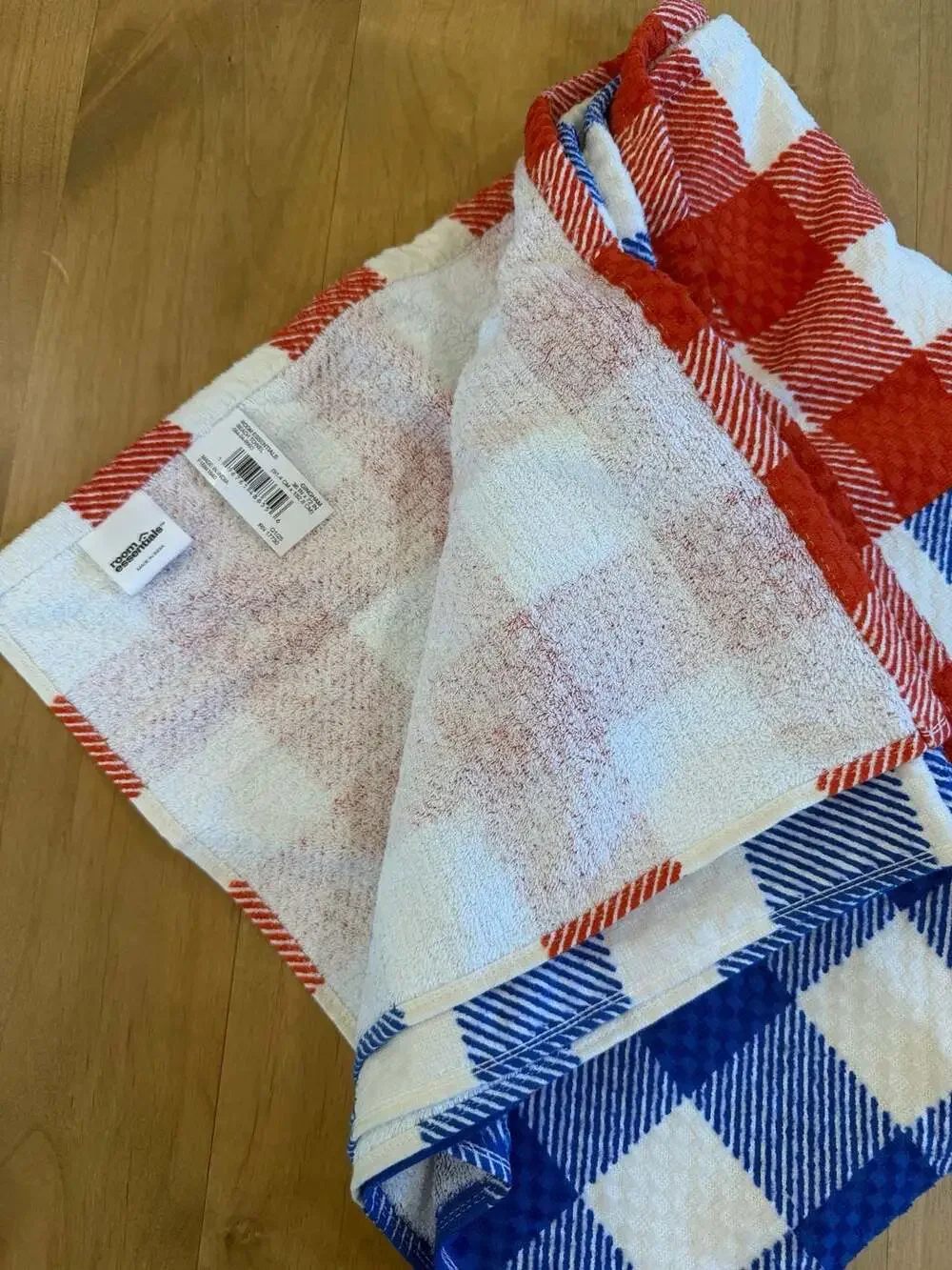 Room Essentials Extra Long Gingham Beach Towel Red and Blue New
